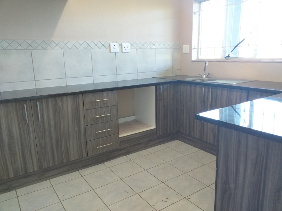 To Let 2 Bedroom Property for Rent in Southernwood Eastern Cape